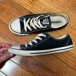 Women’s dainty chucks